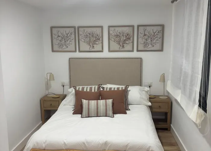 Cruz Conde Guiris 아파트